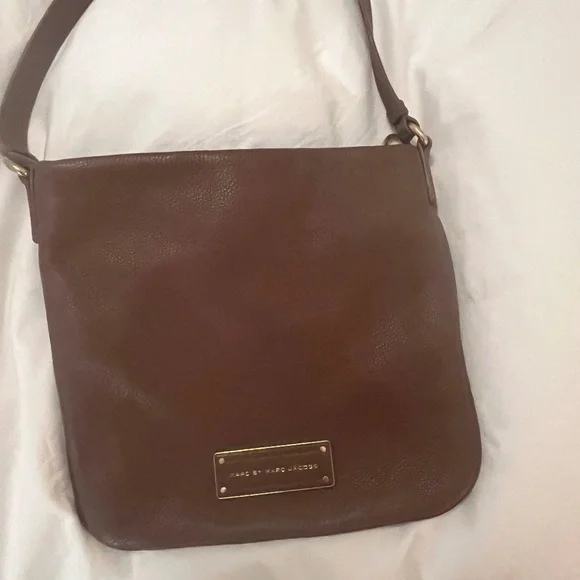 marc Jacobs leather crossbody - Picture 1 of 3